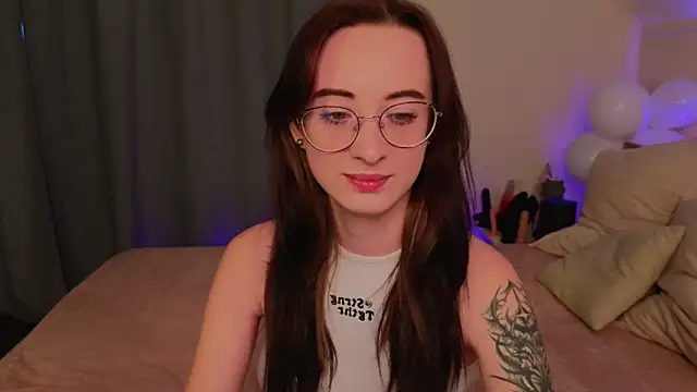 Snapshot of Dark_Lola_ chatting on February 21, 9:34 am Dark Lola online show from February 21, 9:34 am