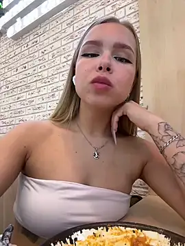 Snapshot of mur_girl chatting on March 9, 10:19 am mur girl online show from March 9, 10:19 am