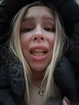 Snapshot of mur_girl chatting on December 20, 12:45 pm mur girl online show from December 20, 12:45 pm