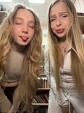 Snapshot of mur_girl chatting on January 7, 12:29 pm mur girl online show from January 7, 12:29 pm