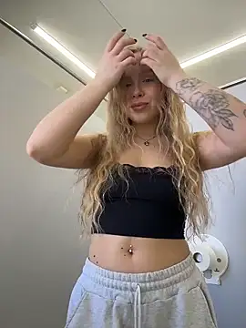 mur girl online show from April 11, 12:31 pm