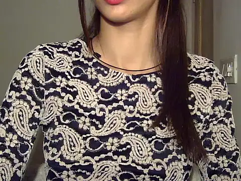 MAAYRA 09 online show from December 14, 12:10 pm