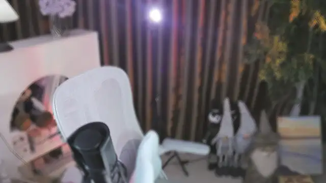 Arwyn-rr online show from November 17, 10:32 am