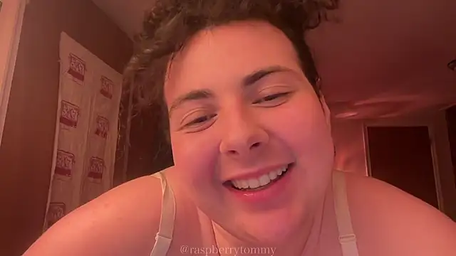 Snapshot of RaspberryTommyFTM chatting on April 20, 3:09 am RaspberryTommyFTM online show from April 20, 3:09 am