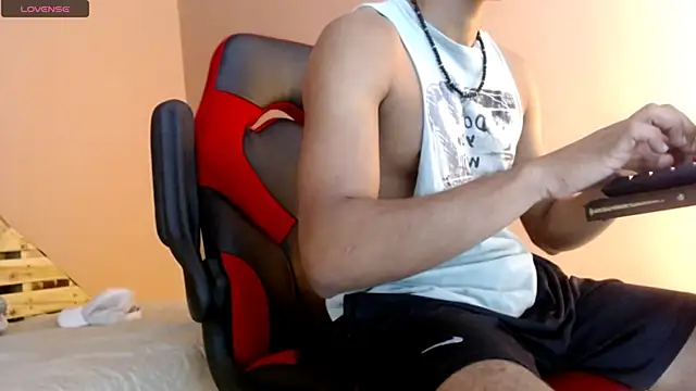 Snapshot of karlgiles_ chatting on February 7, 6:45 pm karlgiles online show from February 7, 6:45 pm