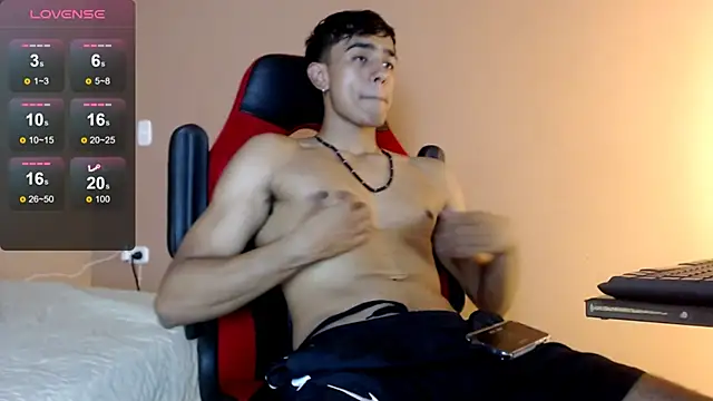 Snapshot of karlgiles_ chatting on February 9, 5:54 pm karlgiles online show from February 9, 5:54 pm