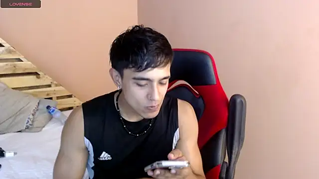 Snapshot of karlgiles_ chatting on February 26, 6:00 pm karlgiles online show from February 26, 6:00 pm