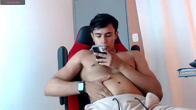 Snapshot of karlgiles_ chatting on March 1, 6:11 pm karlgiles online show from March 1, 6:11 pm