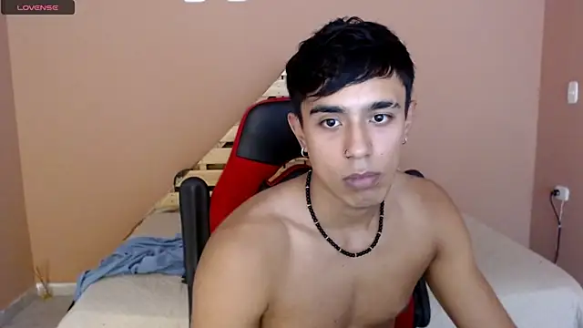 Snapshot of karlgiles_ chatting on March 3, 7:06 pm karlgiles online show from March 3, 7:06 pm