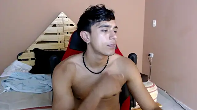 Snapshot of karlgiles_ chatting on March 6, 8:37 pm karlgiles online show from March 6, 8:37 pm