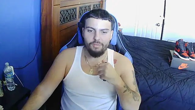 Snapshot of MasterKvn chatting on February 12, 9:43 pm MasterKvn online show from February 12, 9:43 pm