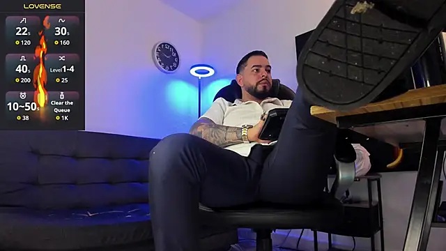 Ethan Castellano online show from March 28, 8:52 pm