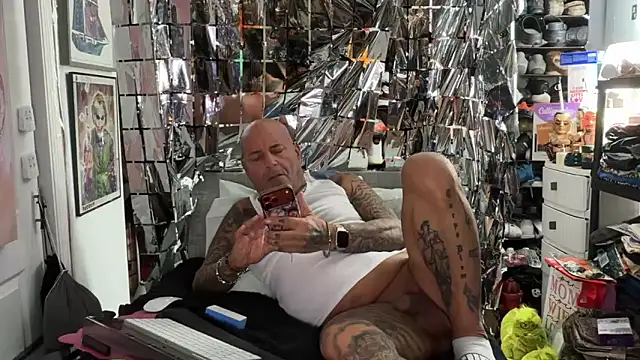 Snapshot of joeytatts66 chatting on May 8, 1:11 am joeytatts66 online show from May 8, 1:11 am