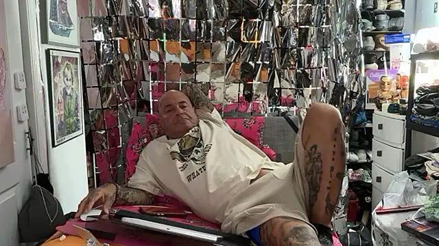 Snapshot of joeytatts66 chatting on May 14, 1:34 am joeytatts66 online show from May 14, 1:34 am