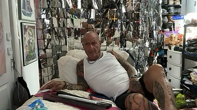 Snapshot of joeytatts66 chatting on May 18, 3:02 am joeytatts66 online show from May 18, 3:02 am