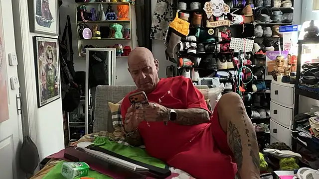 Snapshot of joeytatts66 chatting on May 23, 4:39 am joeytatts66 online show from May 23, 4:39 am