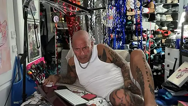 Snapshot of joeytatts66 chatting on May 31, 1:58 am joeytatts66 online show from May 31, 1:58 am