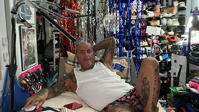 Snapshot of joeytatts66 chatting on June 6, 2:05 am joeytatts66 online show from June 6, 2:05 am