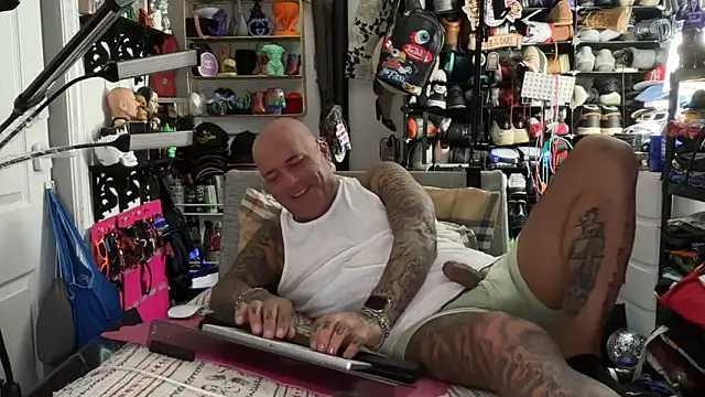 Snapshot of joeytatts66 chatting on June 22, 3:58 am joeytatts66 online show from June 22, 3:58 am