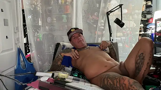 Snapshot of joeytatts66 chatting on July 22, 1:41 am joeytatts66 online show from July 22, 1:41 am