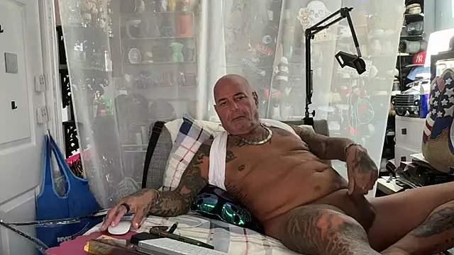 Snapshot of joeytatts66 chatting on July 23, 1:58 am joeytatts66 online show from July 23, 1:58 am
