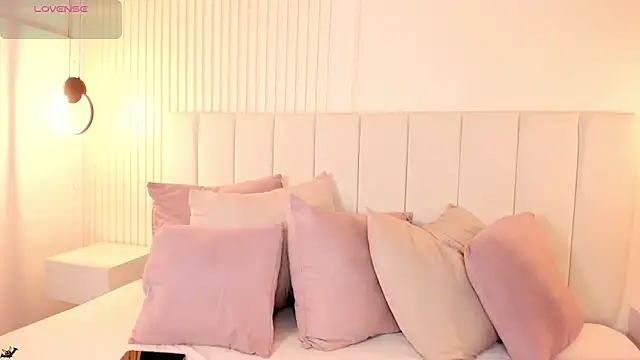 Snapshot of natali_henao chatting on November 25, 9:59 pm natali henao online show from November 25, 9:59 pm