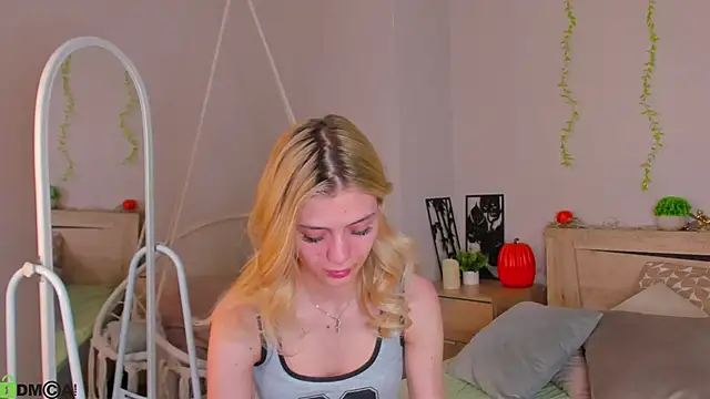 Snapshot of Cherry_Price chatting on June 7, 10:46 pm Cherry Price online show from June 7, 10:46 pm