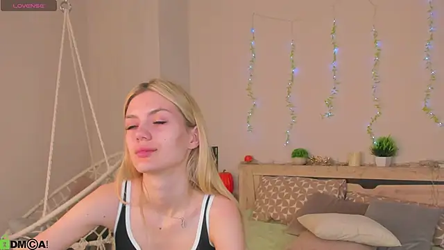 Snapshot of Cherry_Price chatting on June 9, 11:38 pm Cherry Price online show from June 9, 11:38 pm