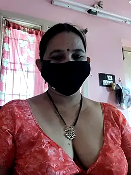 Snapshot of lalitha225 chatting on December 11, 4:49 am lalitha225 online show from December 11, 4:49 am