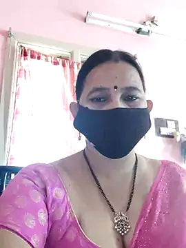 Snapshot of lalitha225 chatting on December 17, 4:23 am lalitha225 online show from December 17, 4:23 am