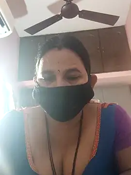 Snapshot of lalitha225 chatting on December 24, 5:49 am lalitha225 online show from December 24, 5:49 am
