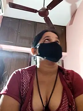 Snapshot of lalitha225 chatting on December 31, 9:10 am lalitha225 online show from December 31, 9:10 am