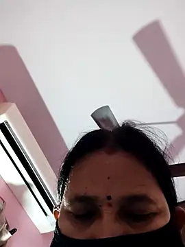 Snapshot of lalitha225 chatting on January 2, 4:52 am lalitha225 online show from January 2, 4:52 am