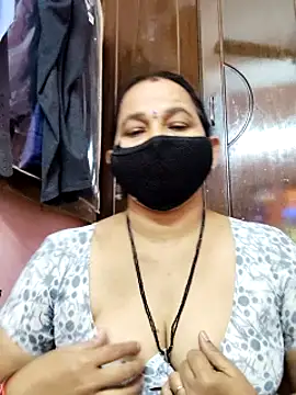 Snapshot of lalitha225 chatting on January 3, 8:00 am lalitha225 online show from January 3, 8:00 am