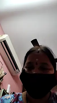 Snapshot of lalitha225 chatting on January 28, 4:29 am lalitha225 online show from January 28, 4:29 am