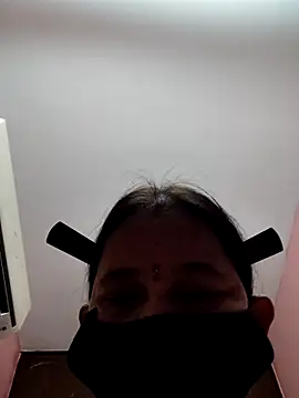 Snapshot of lalitha225 chatting on February 22, 8:50 am lalitha225 online show from February 22, 8:50 am