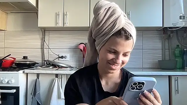 Snapshot of felicity_gold chatting on July 21, 6:05 am felicity gold online show from July 21, 6:05 am