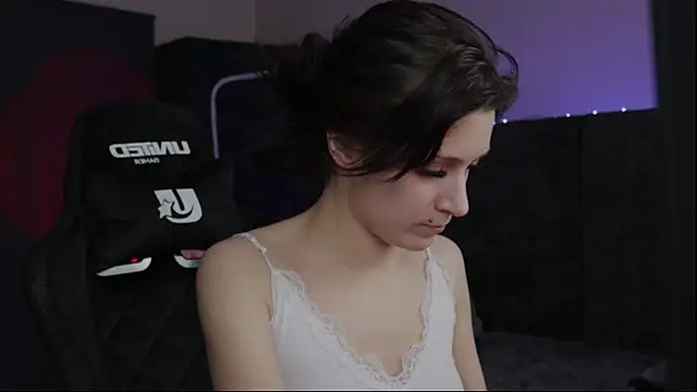 Snapshot of Kathleen_Meow chatting on December 10, 9:23 am Kathleen Meow online show from December 10, 9:23 am