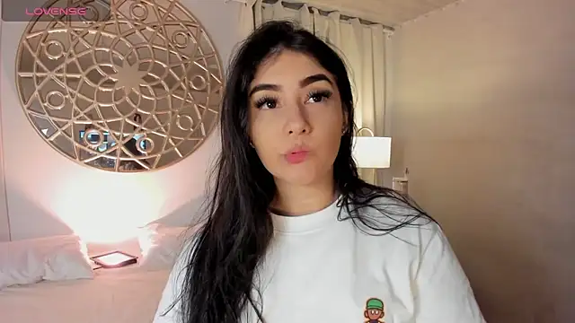 Snapshot of Belliinda_21 chatting on March 28, 6:51 pm Belliinda 21 online show from March 28, 6:51 pm
