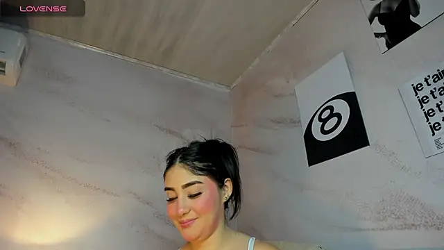 Snapshot of Belliinda_21 chatting on April 21, 7:06 pm Belliinda 21 online show from April 21, 7:06 pm