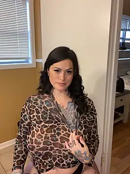 Snapshot of TexasTattooedHouseWife chatting on February 21, 6:48 pm TexasTattooedHouseWife online show from February 21, 6:48 pm