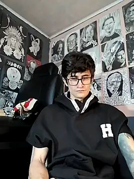 Loggan donnelly online show from February 5, 7:29 pm