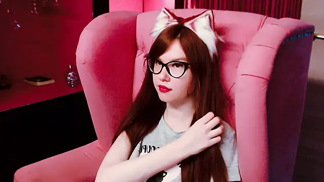 CarolGiggly online show from December 4, 1:58 am