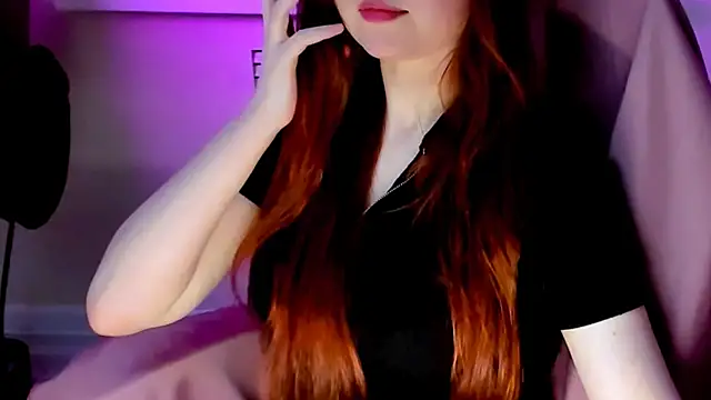 Snapshot of CarolGiggly chatting on May 5, 12:51 am CarolGiggly online show from May 5, 12:51 am