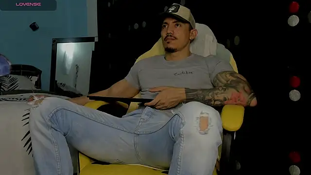 Snapshot of Alex_motta chatting on September 16, 2:01 am Alex motta online show from September 16, 2:01 am