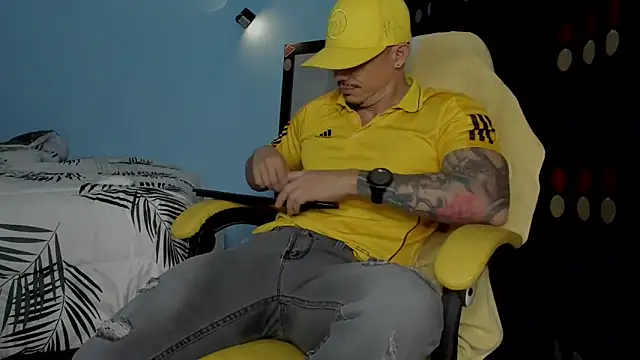 Snapshot of Alex_motta chatting on October 11, 4:01 am Alex motta online show from October 11, 4:01 am