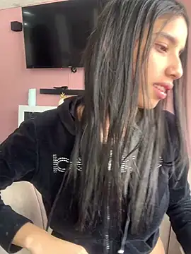 Snapshot of Praga_Pink chatting on April 23, 1:35 pm Praga Pink online show from April 23, 1:35 pm
