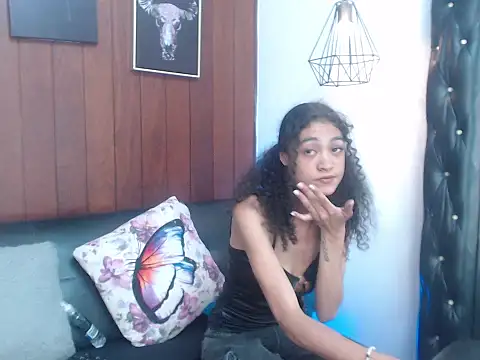Snapshot of Aurora_ath chatting on May 7, 5:24 am Aurora ath online show from May 7, 5:24 am