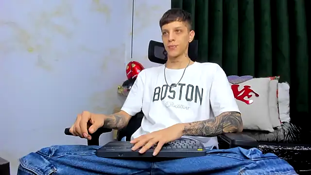 Snapshot of Adam_hard_ chatting on February 14, 8:48 pm Adam hard online show from February 14, 8:48 pm