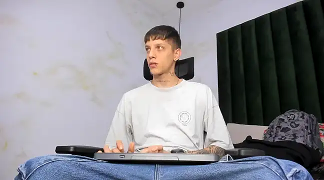 Snapshot of Adam_hard_ chatting on February 26, 8:11 pm Adam hard online show from February 26, 8:11 pm